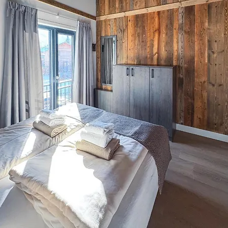 1 Stock Apartment *