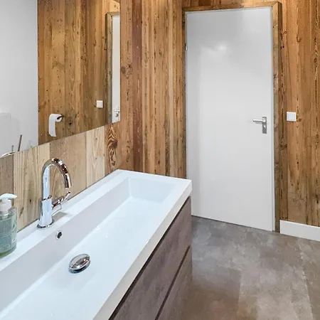 Apartment 1 Stock *